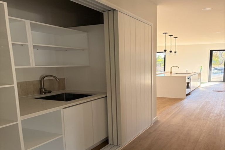 Photo of property in 2/82 Upper Harbour Drive, Greenhithe, Auckland, 0632