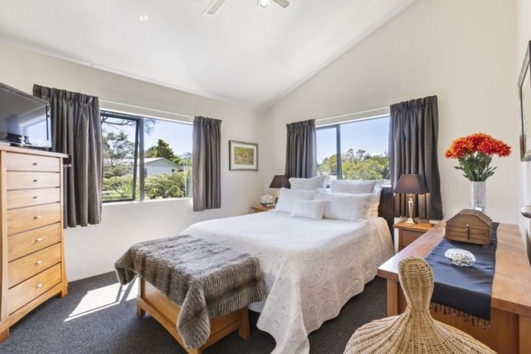 Photo of property in 1/121 Godley Road, Green Bay, Auckland, 0604