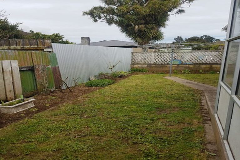 Photo of property in 2/214 Coronation Avenue, Welbourn, New Plymouth, 4310