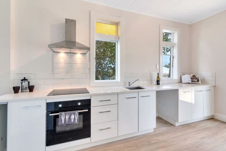 Photo of property in 21 Glendale Road, Glen Eden, Auckland, 0602