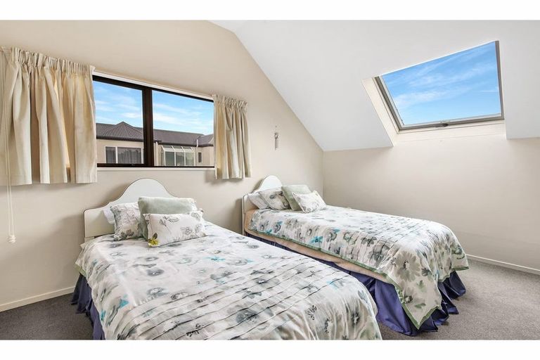 Photo of property in 2/35 Glenburn Place, Avonhead, Christchurch, 8042