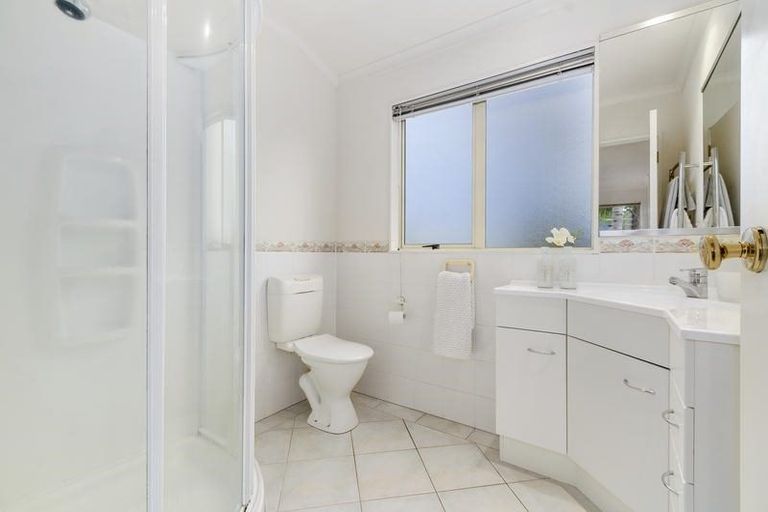 Photo of property in 2/13a Sandspit Road, Cockle Bay, Auckland, 2014