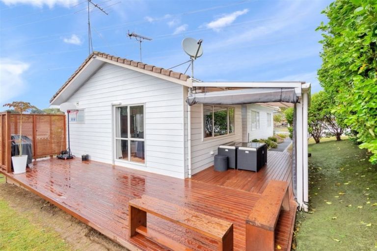 Photo of property in 13 Broadfield Street, Massey, Auckland, 0614