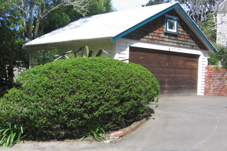 Photo of property in 9 Kim Street, Khandallah, Wellington, 6035