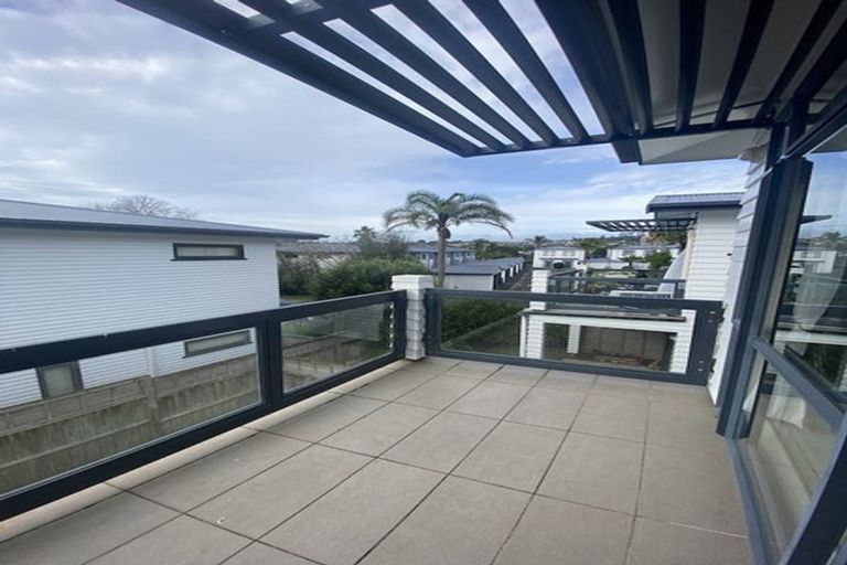 Photo of property in 140/2 Armoy Drive, East Tamaki, Auckland, 2016