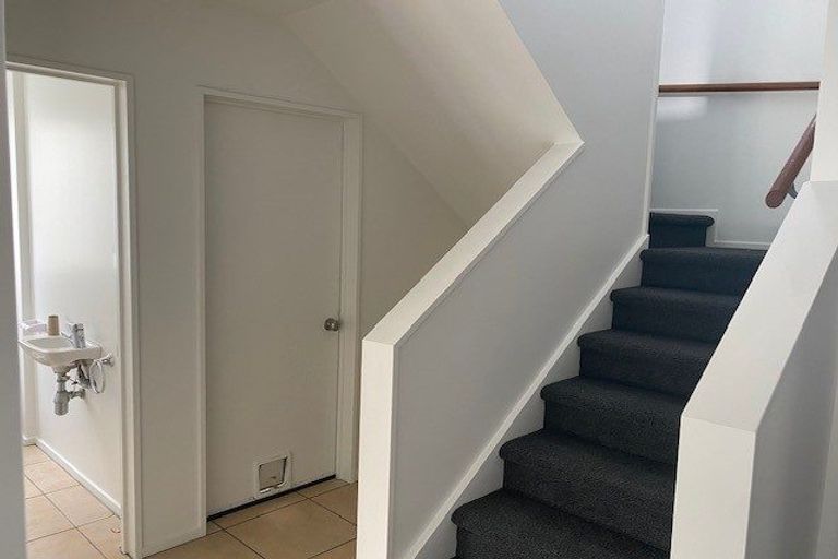 Photo of property in 32 Oakford Close, Riccarton, Christchurch, 8011