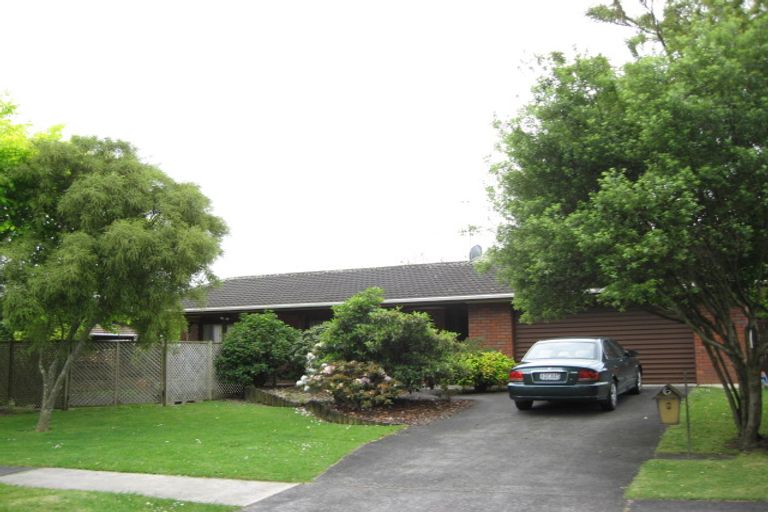 Photo of property in 8 Donzella Place, Conifer Grove, Takanini, 2112