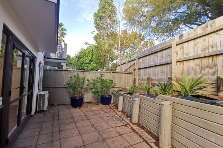 Photo of property in The Grange, 5/92 Bush Road, Albany, Auckland, 0632