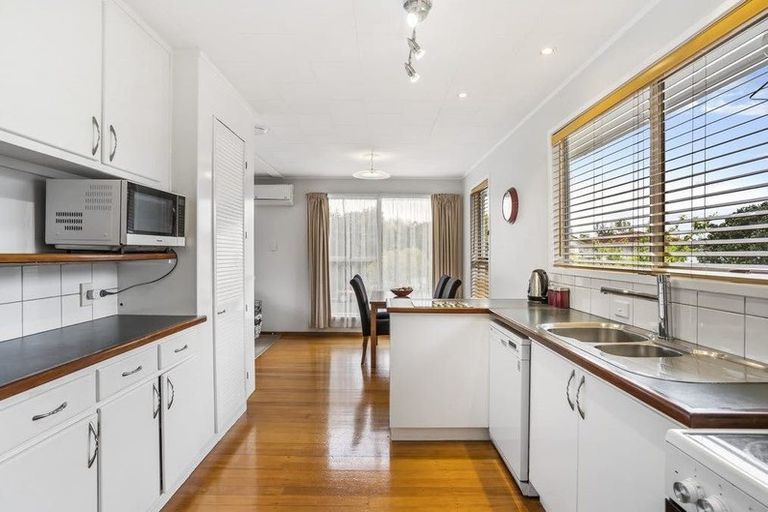 Photo of property in 83 Walworth Avenue, Pakuranga Heights, Auckland, 2010