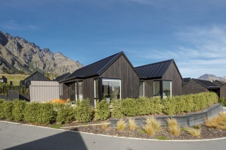 Photo of property in 4 Kotuku Lane, Jacks Point, Queenstown, 9371