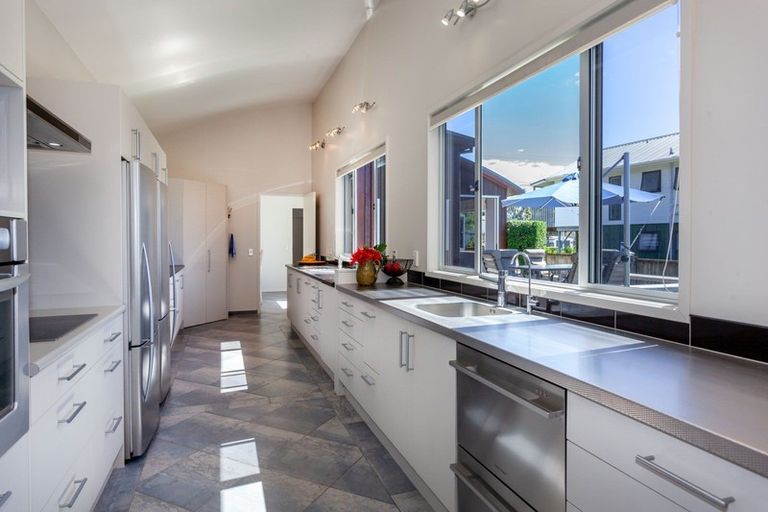 Photo of property in 17 Hahei Beach Road, Hahei, Whitianga, 3591