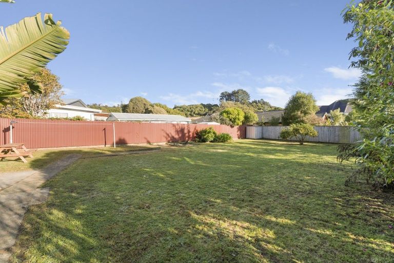 Photo of property in 6 Kaitawa Crescent, Paraparaumu, 5032