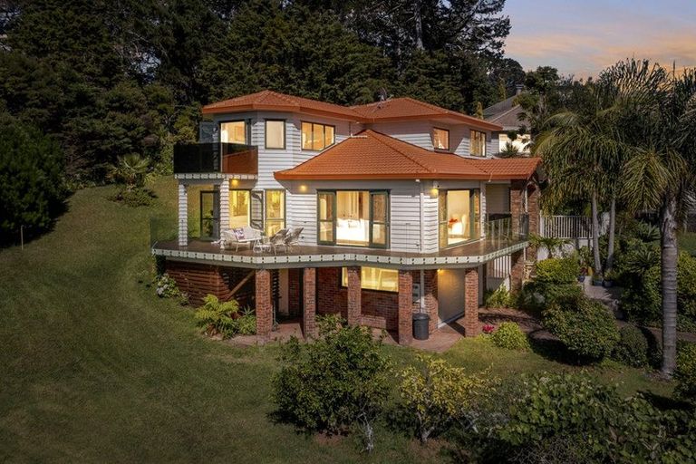 Photo of property in 11 Houhere Close, Albany, Auckland, 0632