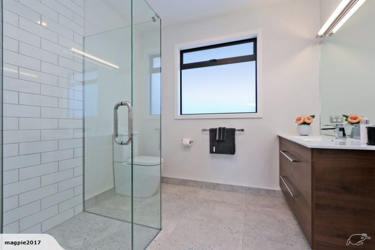 Photo of property in 5 Ruahine Road, Poraiti, Napier, 4112