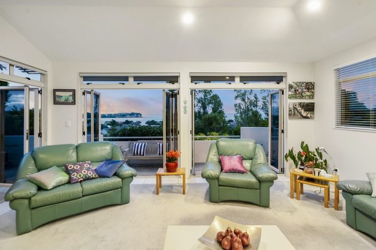 Photo of property in 17a Beach Road, Manly, Whangaparaoa, 0930