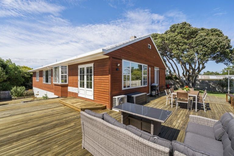 Photo of property in 75 Eatwell Avenue, Paraparaumu Beach, Paraparaumu, 5032