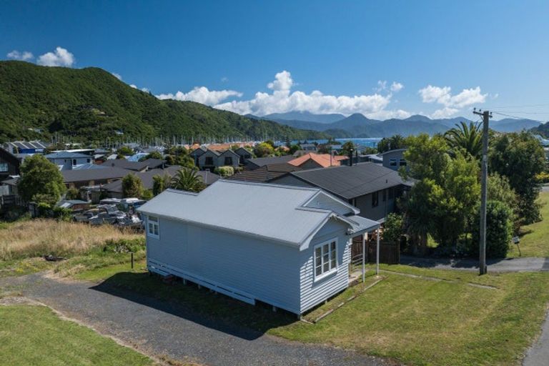 Photo of property in 271 Waikawa Road, Waikawa, Picton, 7220