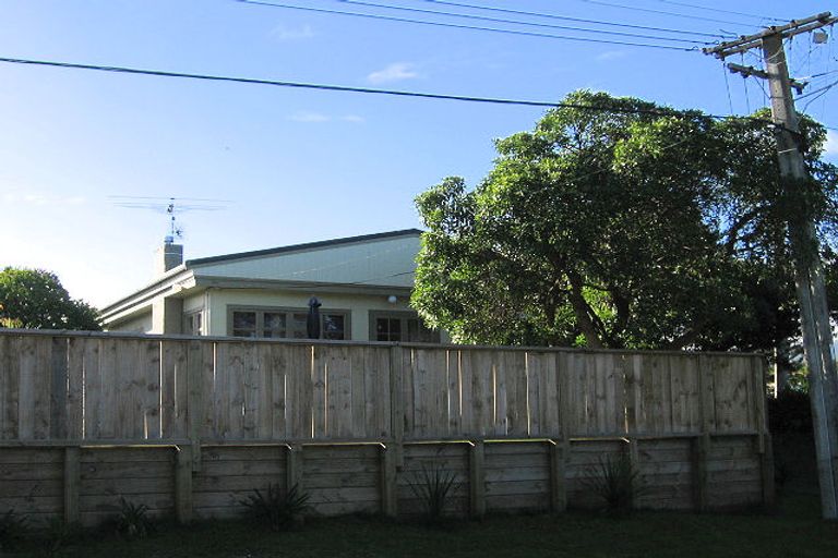 Photo of property in 15 Hohiria Street, Waikanae Beach, Waikanae, 5036