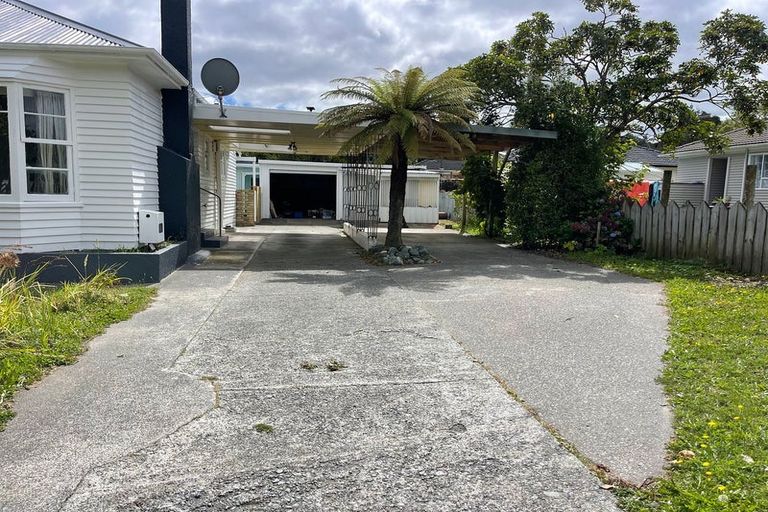 Photo of property in 4 Gibbs Crescent, Wainuiomata, Lower Hutt, 5014