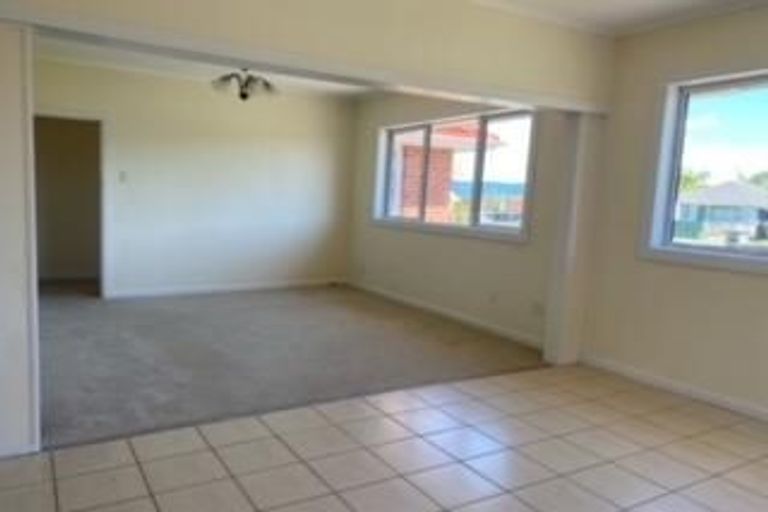 Photo of property in 185 Te Atatu Road, Te Atatu South, Auckland, 0610