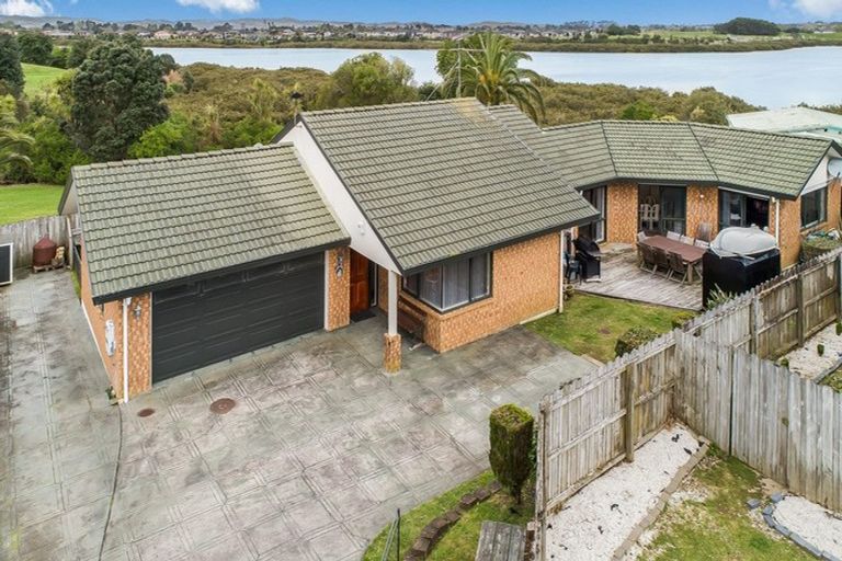 Photo of property in 18 Reremanu Place, Weymouth, Auckland, 2103