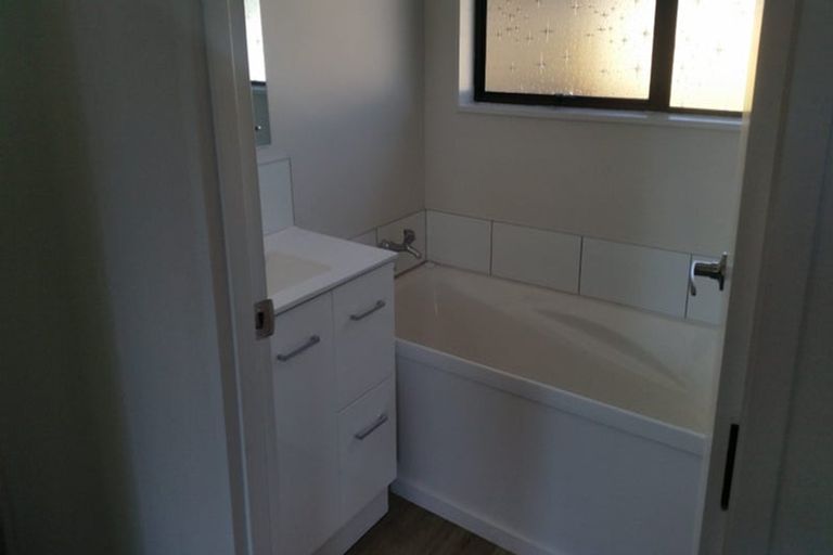 Photo of property in 60 Hillcrest Drive, Kelvin Grove, Palmerston North, 4414