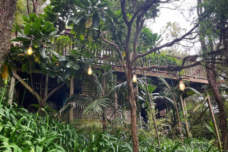 Photo of property in 35 Crescent Road East, Ostend, Waiheke Island, 1081