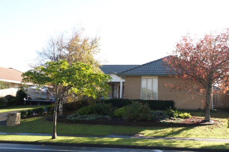 Photo of property in 130 Golfland Drive, Golflands, Auckland, 2013