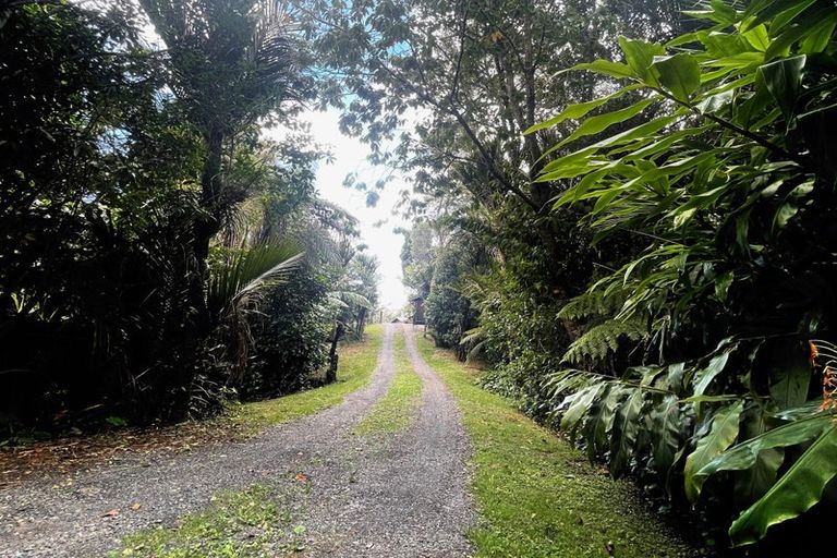 Photo of property in 214 Shaw Road, Oratia, Auckland, 0604