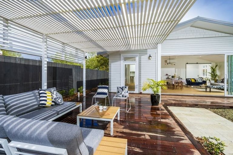 Photo of property in 10 North Avenue, Narrow Neck, Auckland, 0624