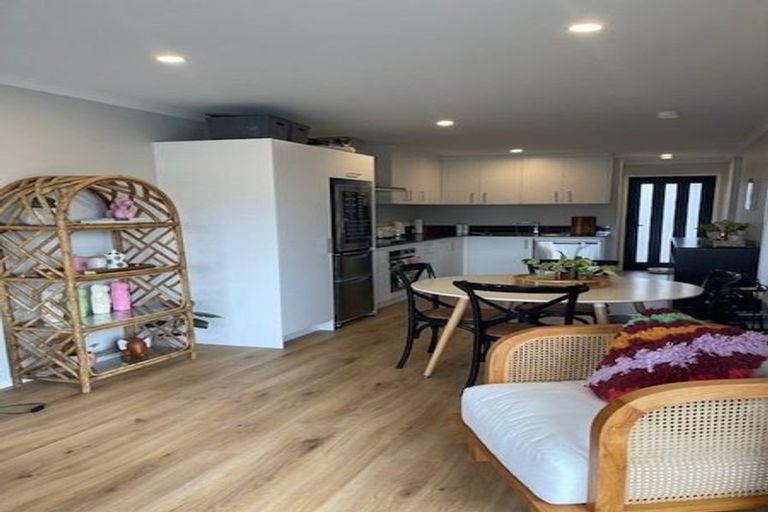 Photo of property in 2 Honowai Street, Kumeu, 0810