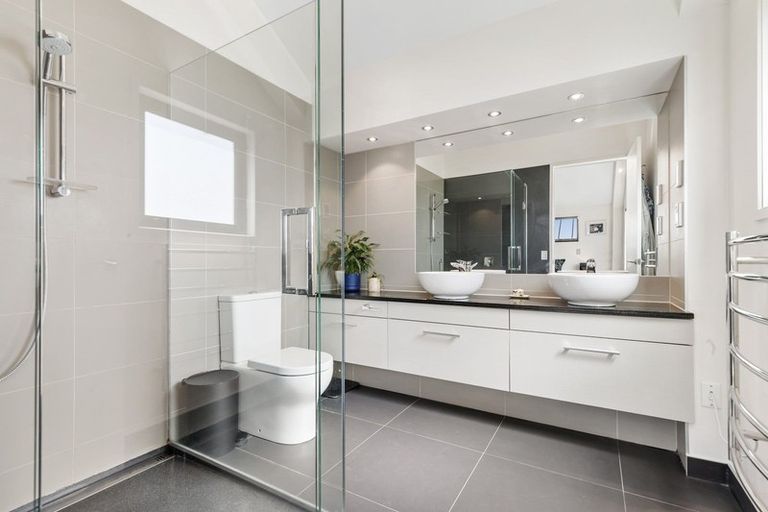 Photo of property in 33 Double Cone Road, Jacks Point, Queenstown, 9371