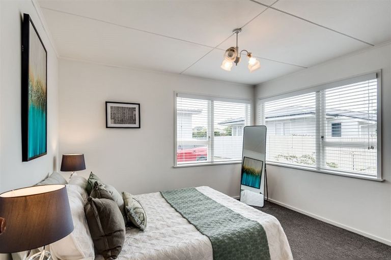 Photo of property in 2/39 Cassino Crescent, Onekawa, Napier, 4110