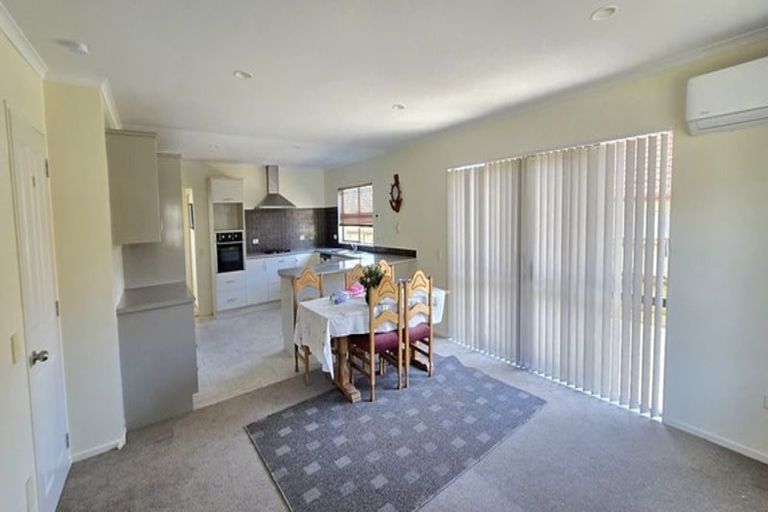 Photo of property in 12 Glanmire Place, Flat Bush, Auckland, 2016