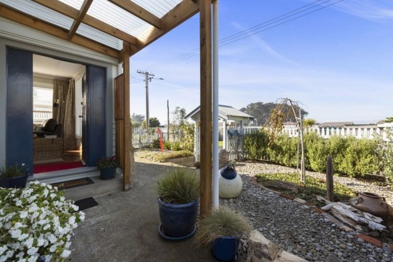 Photo of property in 7 Barber Street, Foxton Beach, Foxton, 4815