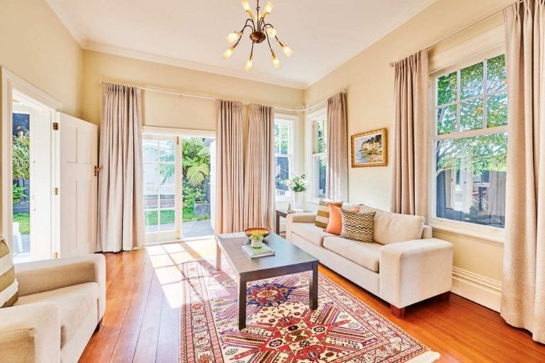 Photo of property in 57 Bolton Street, Kelburn, Wellington, 6012