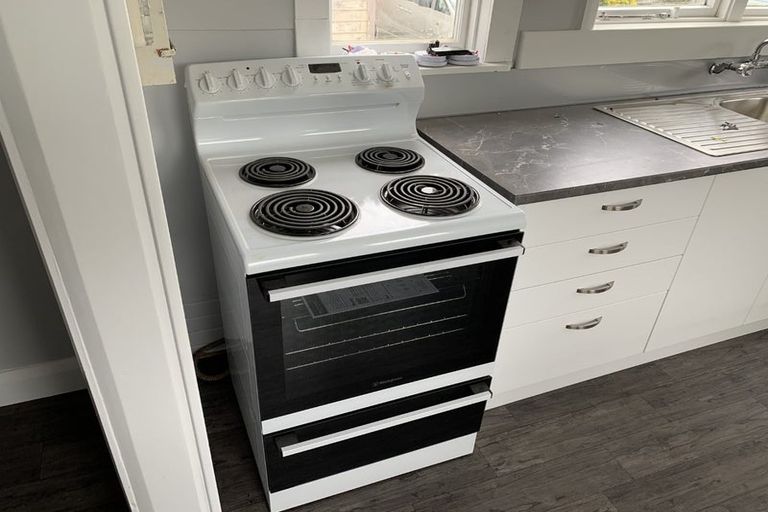 Photo of property in 102 Coutts Street, Kilbirnie, Wellington, 6022