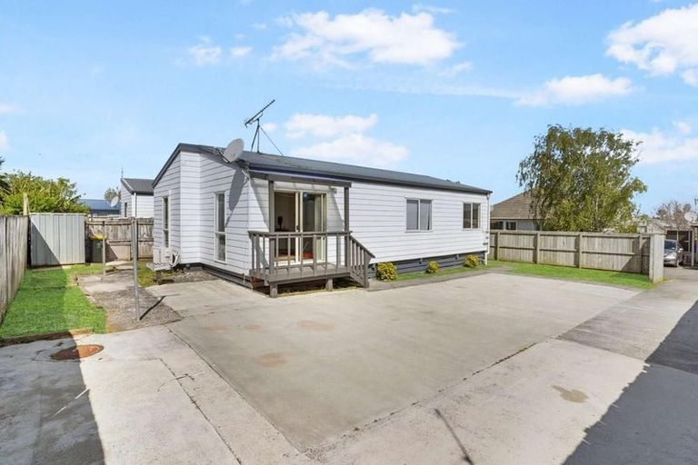 Photo of property in 2/25 Solveig Place, Randwick Park, Auckland, 2105