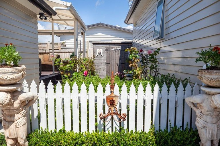 Photo of property in 11 Kamahi Crescent, Papamoa Beach, Papamoa, 3118