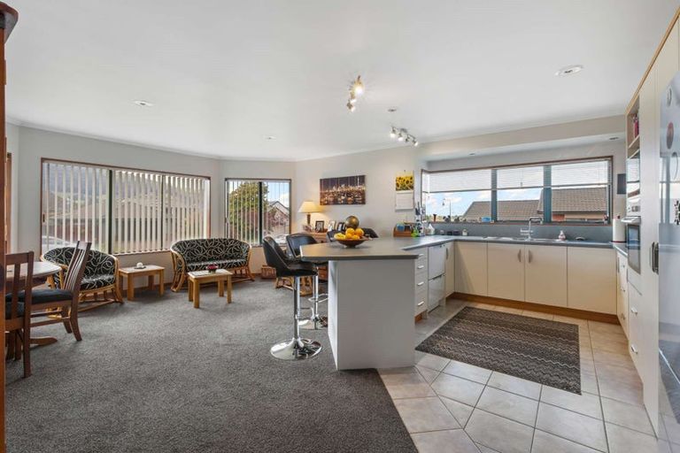 Photo of property in 8 Hoyte Place, Pukehangi, Rotorua, 3015