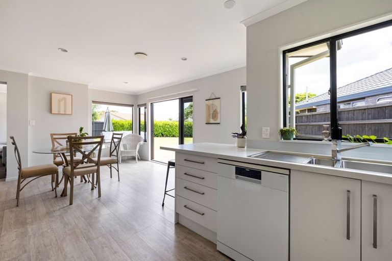 Photo of property in 13 Mangakoea Place, St Andrews, Hamilton, 3200