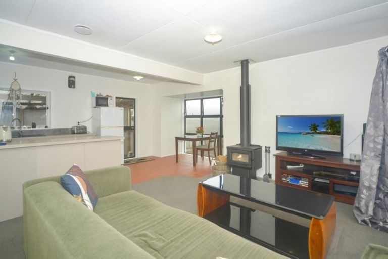 Photo of property in 14 Totara Street, Otaki, 5512