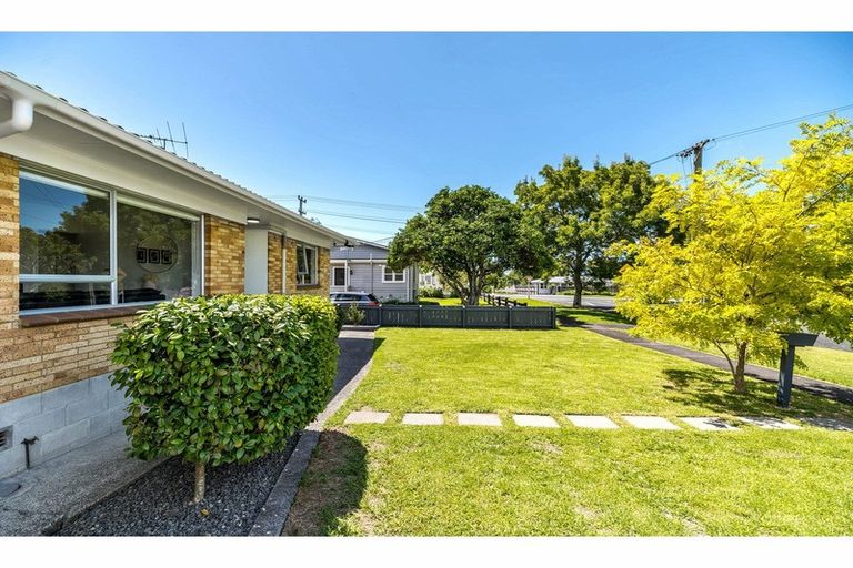 Photo of property in 1b Karaka Street, New Lynn, Auckland, 0600
