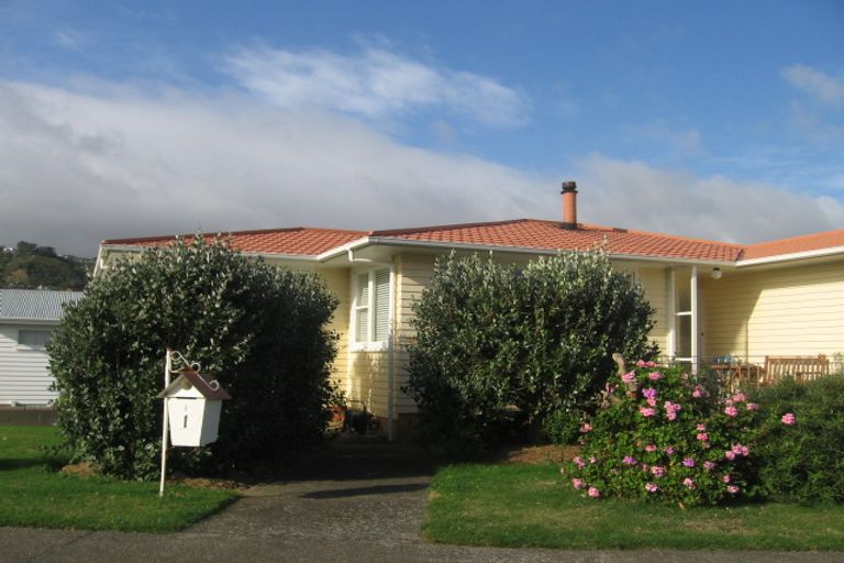 Photo of property in 1 Ayr Place, Papakowhai, Porirua, 5024