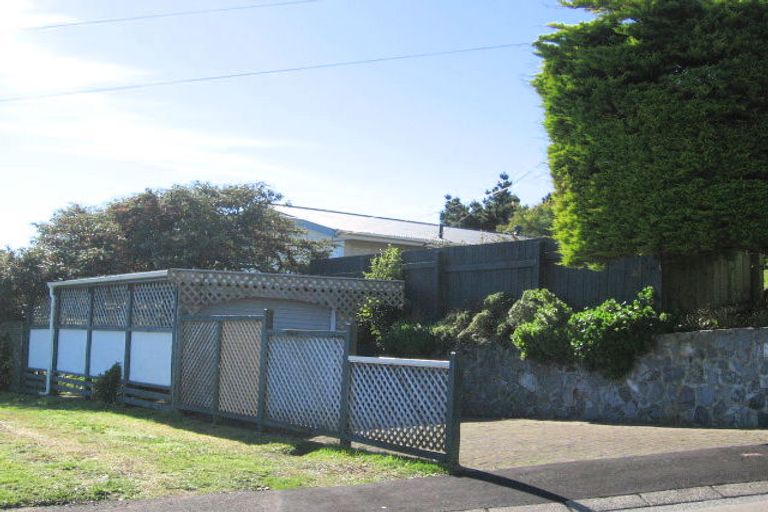 Photo of property in 4 Beazley Avenue, Paparangi, Wellington, 6037