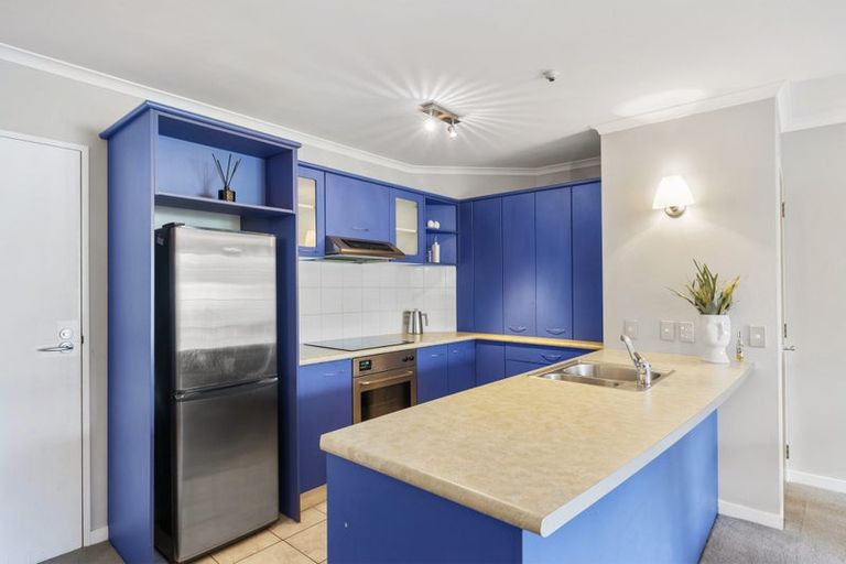 Photo of property in Endeavour Apartments, 21/125 Thorndon Quay, Pipitea, Wellington, 6011