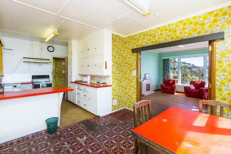 Photo of property in 17 Beacon Hill Road, Strathmore Park, Wellington, 6022