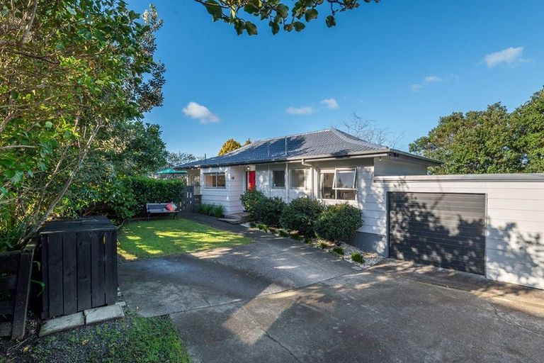 Photo of property in 1/6 Phillipa Place, Browns Bay, Auckland, 0630