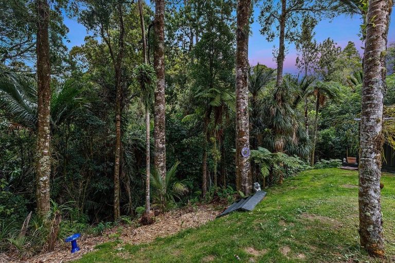 Photo of property in 719 Scenic Drive, Henderson Valley, Auckland, 0612
