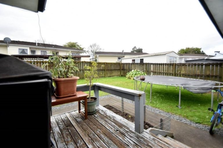 Photo of property in 2/3 Secretariat Place, Randwick Park, Auckland, 2105